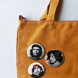 PIN-ABZEICHEN MACARON CHE GUEVARA REVOLUCION TEXT ROTER HINTERGRUND RUND