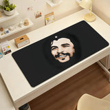 BÜROMATTE CHE GUEVARA LÄCHELNDES PORTRÄT SCHWARZER HINTERGRUND XXL