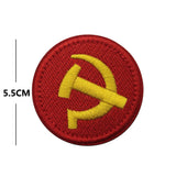 ECUSSON URSS GLOIRE BABOUCHKA 1941 DRAPEAU ROUGE FOND NOIR ROND