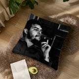 HOUSSE COUSSIN CHE GUEVARA CIGARE NOIR BLANC FOND SOMBRE SMOKING